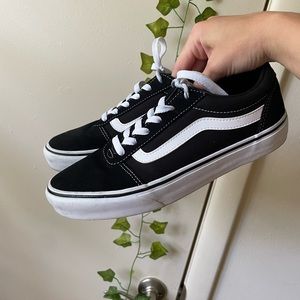 Old Skool Black and White Vans🖤🤍